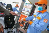 Giá dầu thế giới giảm, vì sao xăng dầu trong nước chưa thể "hạ nhiệt"?