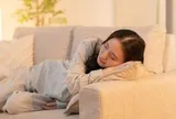 Chỉ 5 phút tập mỗi tối sẽ giúp bạn ngủ ngon hơn