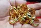 Giá vàng rớt thảm, nhiều người "quay xe" gửi tiết kiệm ngân hàng
