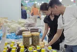 Hàng giá rẻ bủa vây trên "chợ điện tử", hàng Việt giữ khách bằng gì?