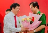 Trưởng công an xã dành phần thưởng cá nhân hỗ trợ học sinh, trẻ em nghèo khó