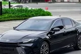 Toyota Camry hybrid có giá mới tại Việt Nam