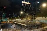 Metro số 5 Hà Nội hạ thành công lồng thép 38,5 tấn đầu tiên tại ga ngầm Vành đai 1
