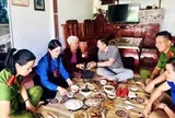 'Bữa cơm gia đình, ấm tình lòng Mẹ'