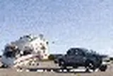 Toyota Hilux điện hứng trọn xe caravan 760kg rơi từ độ cao 9m, xong vẫn chạy đi như chưa có chuyện gì