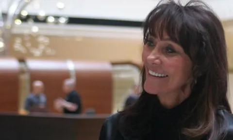 Từ cô gái nông trại làm mẹ đơn thân đến nữ tỷ phú tự thân giàu nhất nước Mỹ