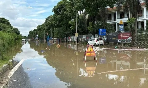 Phân luồng phục vụ thi công trạm bơm chống ngập cho Đại lộ Thăng Long