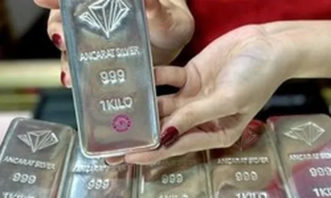 Giá bạc hôm nay 17-3: Bất ngờ tăng nhanh hơn vàng