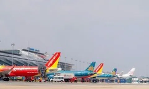 Vé bay tăng cao bất ngờ, khứ hồi TP.HCM - Hà Nội sắp chạm mốc 6 triệu đồng