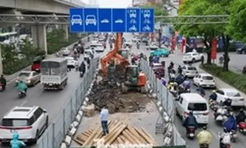 Hà Nội yêu cầu đẩy tiến độ các dự án chống ngập, dỡ rào chắn trên nhiều tuyến phố trung tâm trước 30/4