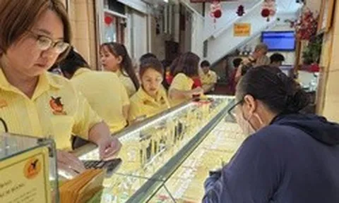 Tối 2-4, giá vàng đang giảm nhanh