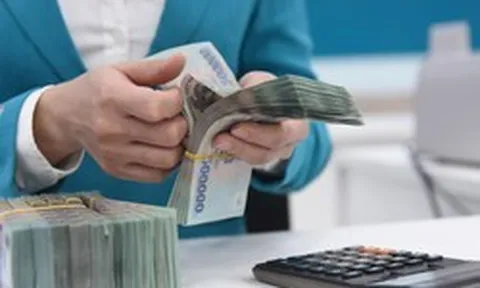 Ngay sau cuộc họp với Thống đốc, một ngân hàng thông báo giảm 0,5%/năm lãi suất huy động trên loạt kỳ hạn