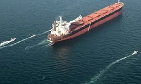 Đang di chuyển thì đàm phán Mỹ- Iran đổ bể, hai siêu tàu chở dầu lập tức quay đầu ngay trước cửa eo biển Hormuz