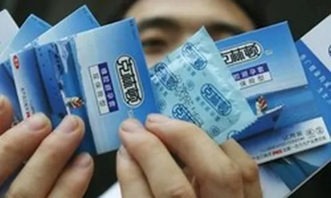 Người Trung Quốc kêu gọi nhau tích trữ số lượng lớn bao cao su
