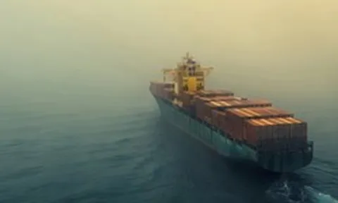 Ngành ngân hàng toàn cầu đối mặt với cú sốc dầu mỏ tương đương quy mô những năm 1970 trong bối cảnh không gian chính sách cạn kiệt