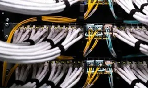 AI bùng nổ toàn cầu, nhưng thế giới lại “khát” 200.000 lao động trong ngành không cần bằng đại học