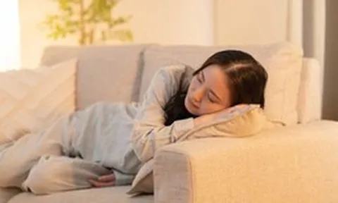 Chỉ 5 phút tập mỗi tối sẽ giúp bạn ngủ ngon hơn