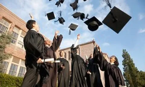Cựu CEO Google bị phản đối giữa lễ tốt nghiệp: Gen Z không còn tin AI là “tương lai tươi sáng”