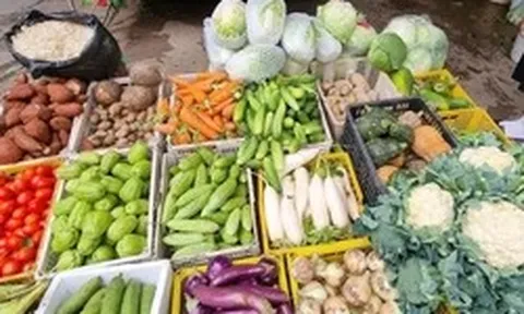 Lương sắp tăng, giá xăng dầu giảm, chi phí tiêu dùng ra sao?