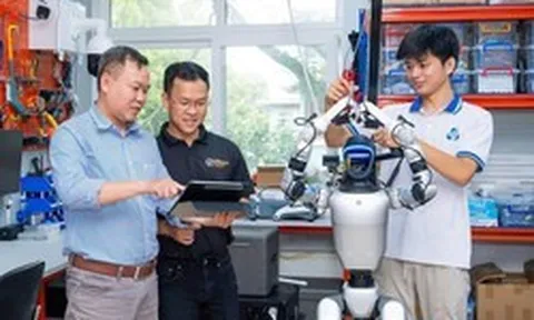HEINEKEN Việt Nam bắt tay ĐH Bách Khoa ĐHQG TPHCM, dùng robot hình người trong nhà máy