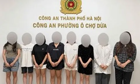 Công an ập vào căn nhà trên phố Hà Nội, bắt quả tang 8 thiếu nữ