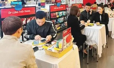 TPHCM tăng tốc chuyển đổi số: Phổ cập smartphone, thử nghiệm trợ lý AI ở cấp xã
