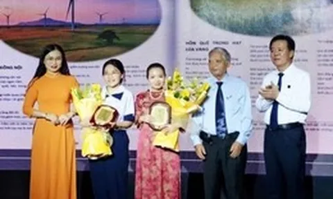 Hơn 1.300 tác phẩm dự thi sáng tác về hạt gạo Việt