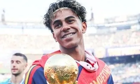 Bộ sưu tập túi hiệu của Lamine Yamal tại World Cup