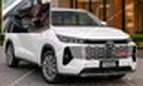 Toyota Innova Cross lộ thêm ảnh nội thất: Ghế như bản hiện hành, táp-lô đổi tông màu, màn hình cỡ lớn