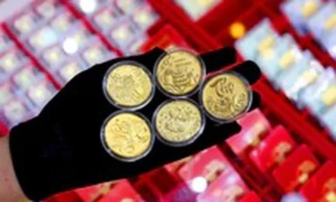 Giá vàng bất ngờ đi xuống, hướng về ngưỡng 4.100 USD/ounce