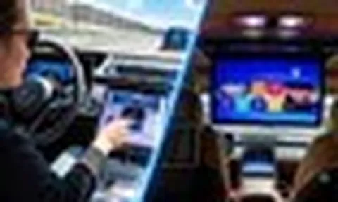 Nguy cơ mất an toàn, Trung Quốc xem xét siết quy định màn hình cỡ lớn trên ô tô