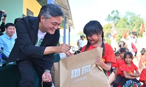 UNIQLO Việt Nam tặng áo ấm cho người dân tỉnh Quảng Trị