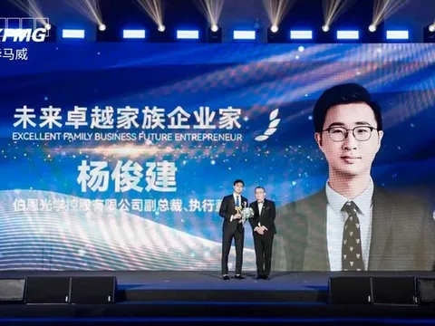 Ông Simon Yueng của Biel Crystal được KPMG vinh danh là "Doanh nhân tương lai xuất sắc trong lĩnh vực doanh nghiệp gia đình"