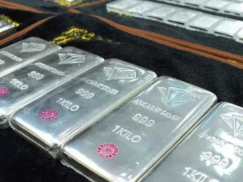 Giá bạc sáng nay bật tăng mạnh, lấy lại mốc 90 triệu đồng/kg