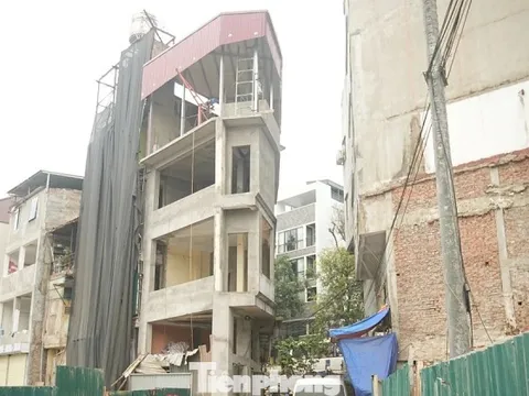 Kiến trúc kỳ dị của những căn nhà mặt đường Vành đai 1 Hà Nội