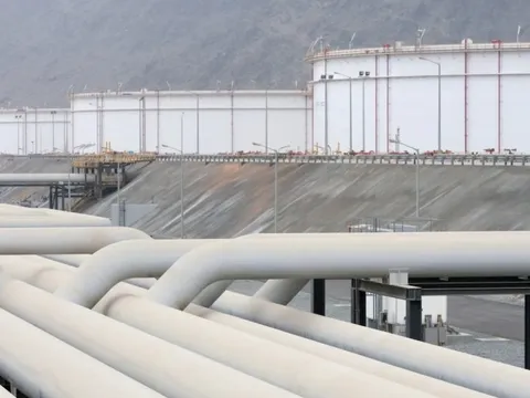 'Quân bài tẩy' với tổng công suất gần 9 triệu thùng dầu mỗi ngày giúp 2 quốc gia Trung Đông giảm phụ thuộc vào eo biển Hormuz