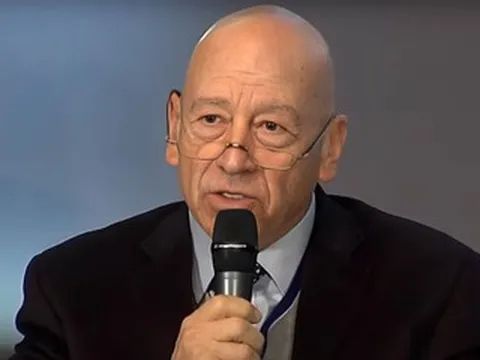 Ông trùm tàu dầu Hy Lạp và cách kiếm tiền ít ai dám làm