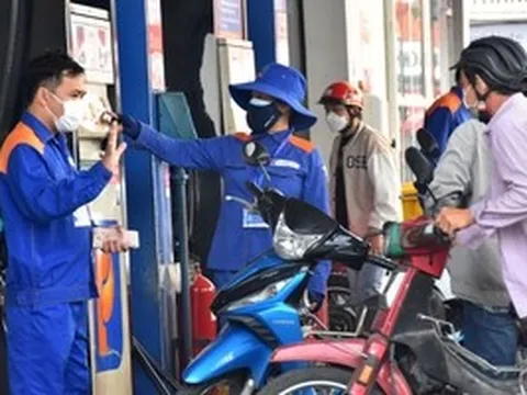 Thủ tướng chỉ đạo Bộ Tài chính, Bộ Công Thương về điều hành giá xăng dầu