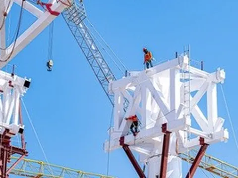 Cận cảnh nhà ga mới sân bay Phú Quốc bắt đầu lắp mái