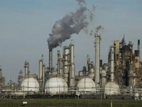 Sáng nay, giá dầu thế giới lại tăng dựng đứng, tiến gần mốc 115 USD/1 thùng