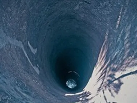 "Tàu sân bay lòng đất" 500 tấn của Trung Quốc đâm sâu hàng cây số, phá "lời nguyền" trấn yểm kho báu vạn năm