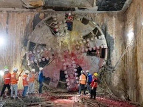 Cỗ máy 850 tấn hoàn tất xuyên qua 4km lòng đất: Tin vui sắp đến cho hàng triệu người dân Thủ đô