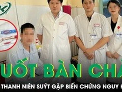 Nuốt 3 bàn chải dài 20cm, nam thanh niên suýt gặp biến chứng nguy hiểm