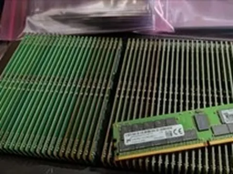 72 thanh RAM suýt bị vứt vào thùng rác, nay có giá hơn nửa tỷ đồng