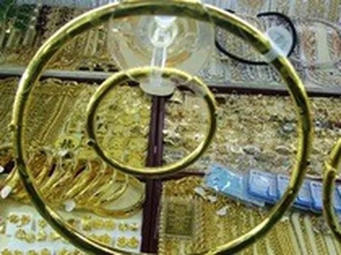 Giá giảm tiếp, người mua vàng SJC, vàng nhẫn 1 tháng qua lỗ 15 triệu đồng
