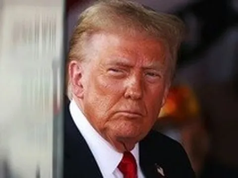 Ông Donald Trump công bố chiến dịch "hướng dẫn" tàu thuyền qua eo biển Hormuz