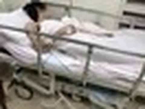 Người đàn ông 30 tuổi phát hiện ung thư phổi sau 6 tháng đau vai, bác sĩ dặn: 4 vị trí đau là ung thư "gặm nhấm"