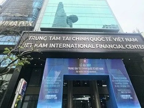 Sếp ngân hàng nói về điện sạch để hút vốn vào Trung tâm tài chính quốc tế