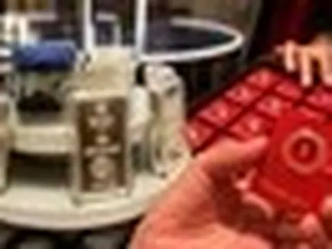 Giá vàng tiếp đà giảm, bạc ‘lao dốc’
