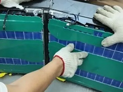 Công nghệ pin 'đỉnh nóc kịch trần' của BYD gây nghi vấn về độ an toàn: Một nhóm người quyết định dùng cưa điện, máy mài đập phá suốt 8 tiếng để tìm câu trả lời